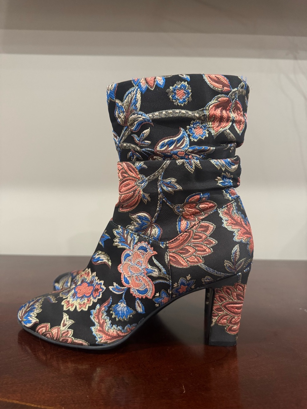 Naturalizer Ronnie Floral Fabric Heeled Slouchy Ankle Boots Size 8.5